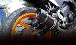 Abartı egzozla denetime takıldı: Polisi yaraladı!