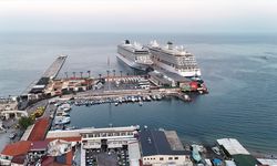 İki kruvaziyer Kuşadası'na yanaştı: 1748 turist geldi!
