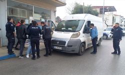 'Dur' ihtarına uymayıp kaçtı: Araçtan 35 düzensiz göçmen çıktı