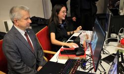 İEÜ'de 24 saatlik oyun maratonu; 77 liseli genç, en iyi oyunu geliştirmek için mücadele etti