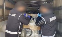 Kamyonet kasasında 4 bin 737 litre sahte içki ele geçirildi