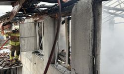 Kula'da 2 katlı ev yandı