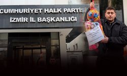 CHP ile Ülkü Ocakları arasında 'bozkurt' gerilimi: İzmir İl binasına oyuncak bıraktılar!