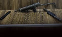 'Dur' ihtarına uymayıp kaçtılar: Üzerlerinden uzun namlulu silah çıktı