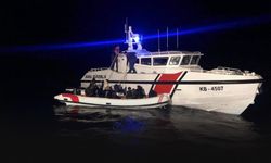 İzmir açıklarında 99 düzensiz göçmen yakalandı