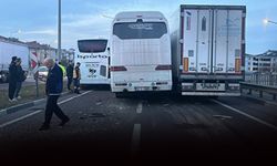 İşçi servisi önce otobüse sonra TIR'a çarptı: 3 kişi yaralandı!