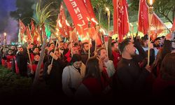 İzmir'de eylem yapan işçilerden meşaleli yürüyüş!