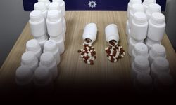 İzmir'de zehir evine baskın: 2 bin 130 sentetik hap ele geçirildi!