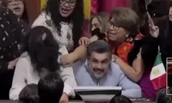 Meclis'te saç saça baş başa kavga: Arbede anı kamerada!