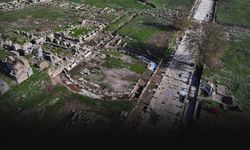 Efes’te sıra dışı buluntu: Roma dönemine ait mermer küvet gün yüzüne çıktı