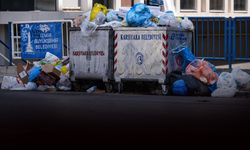 MHP’li Şahin o belediyeye sert çıktı: Balkona çıkıyorum çöp yığını!