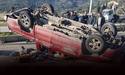 Refüje çarpan kamyonet takla attı: Sürücü yaşamını yitirdi!