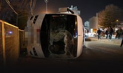 Niğde’de işçi servisi ile otomobil çarpıştı: 11 yaralı