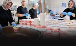 Seferihisar'da ihtiyaç sahiplerine sıcak yemek desteği