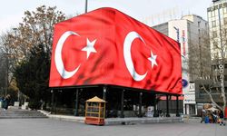 Ankara'nın dört bir yanına Türk bayrağı yansıtıldı