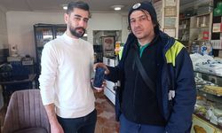 Parkta temizlik yaparken cep telefonu buldu!