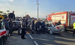 Manisa'da traktör ile otomobilin çarpışması kamerada