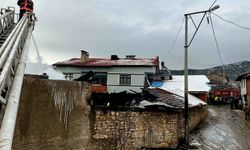 Ahırda çıkan yangını itfaiye ekipleri söndürdü