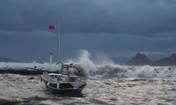 Bodrum'da feribot seferine fırtına engeli