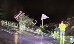 Kaza sonrası yardım için duran sürücünün otomobiline minibüs çarptı; 3 yaralı