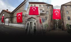 Büyükşehir Vakıflara geçen 3 binaya Türk bayrağı astı!