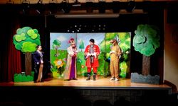 Bornova’da yarıyıl tatili tiyatroyla şenlendi