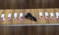 İzmir'de zehir evine baskın: 637 sentetik hap ele geçirildi!