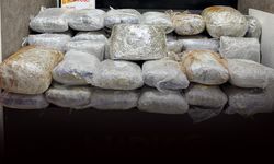 İzmir'de zehir sevkiyatına 'narkotik' darbesi: 65 kilo uyuşturucu ele geçirildi!