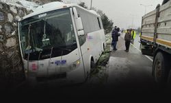 Kaza yapanlara otobüs çarptı: 1 ölü, 3 yaralı