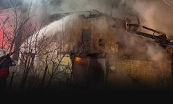 İki katlı ev cayır cayır yandı... Karı koca canını zor kurtardı!