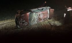 Kontrolden çıkan otomobil tarlaya devrildi: 1 ölü, 1 yaralı!