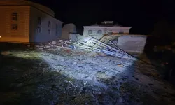 Manisa'da fırtınada paniği: Cami minaresi devrildi!