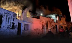 İzmir'de iki katlı evde yangın paniği... 1 ölü!
