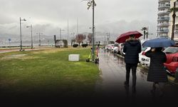 Meteoroloji uyarmıştı... İzmir'i kuvvetli sağanak vurdu!