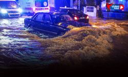 Şiddetli sağanak etkili oldu: İzmir'i sel aldı!