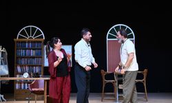 Torbalı’da yılın komedi yapımı sahne alıyor: "Aşk Listesi" için geri sayım başladı!