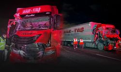 İki tır çarpıştı.. Yol ulaşıma kapandı!