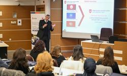 Bornova'da muhtarlara akademik destek devam ediyor