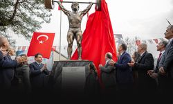 Naim Süleymanoğlu Bornova’nın yeni simgesi oldu!