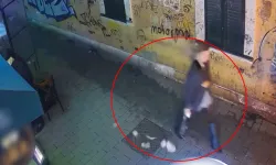 Yere saçılan paraları topladı, 'teşekkür' sitemi etti