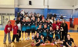 Bayraklı Belediyesi U14 Kız Basketbol Takımı İzmir şampiyonu oldu