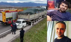 Cenaze yolunda feci kaza... TIR'a ok gibi saplandı!