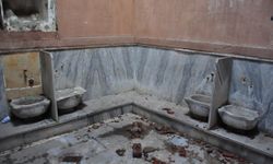 6 asırlık hamamın tavanı çöktü: Duvarları yıkıldı!