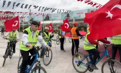 Aydın'da öğrencilerden Türk bayraklı bisiklet sürüşü