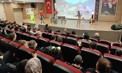 Çiğli’de minikler mikroplara karşı sahneye çıktı