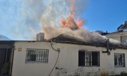 Muğla'da yangın paniği... Alevler evi adeta yuttu!