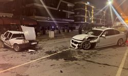 Ödemiş'te iki otomobilin çarpıştığı kazada 3 kişi yaralandı