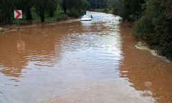 Bodrum'da sağanak; yollar trafiğe kapandı