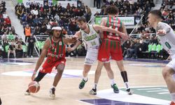 Karşıyaka potada Anadolu Efes önünde