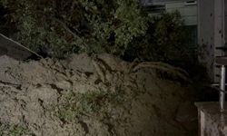 Manisa'da heyelan; sitenin istinat duvarı çöktü